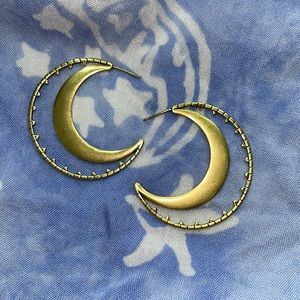 ❌SOLD Sterling silver moon earrings